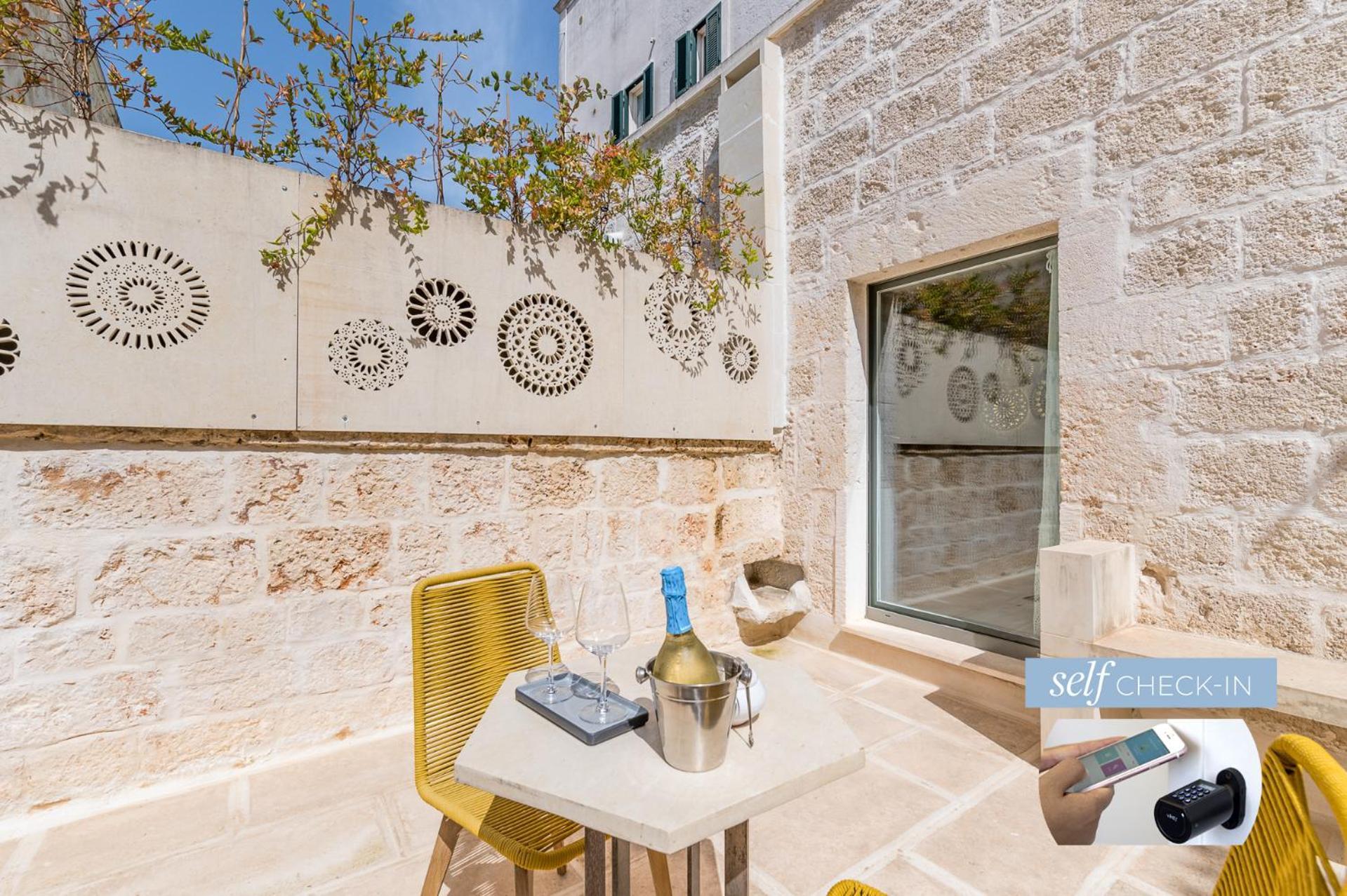 Vico Bianco Raro Smart Rooms Collection Ostuni Exterior foto