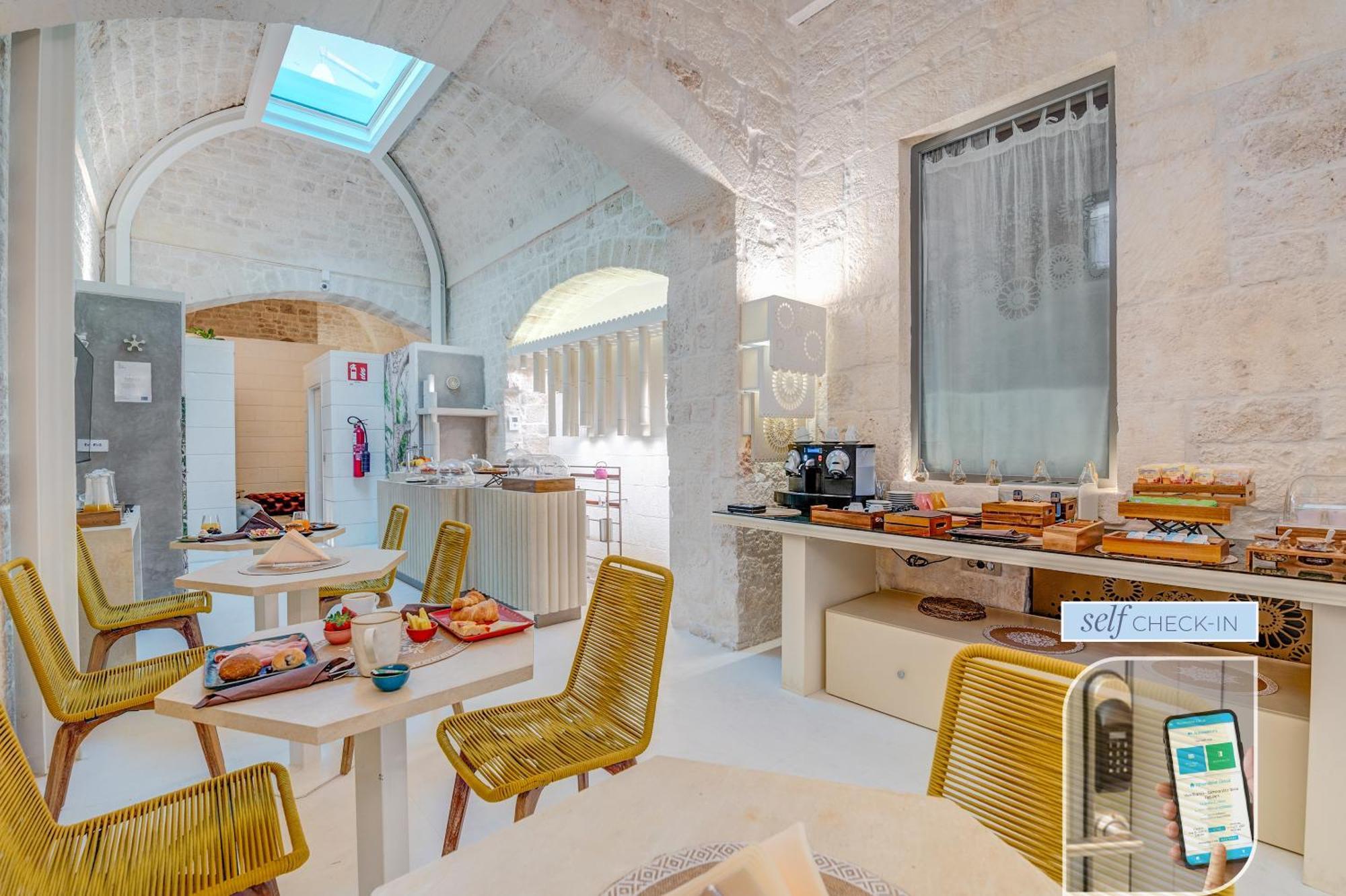 Vico Bianco Raro Smart Rooms Collection Ostuni Exterior foto