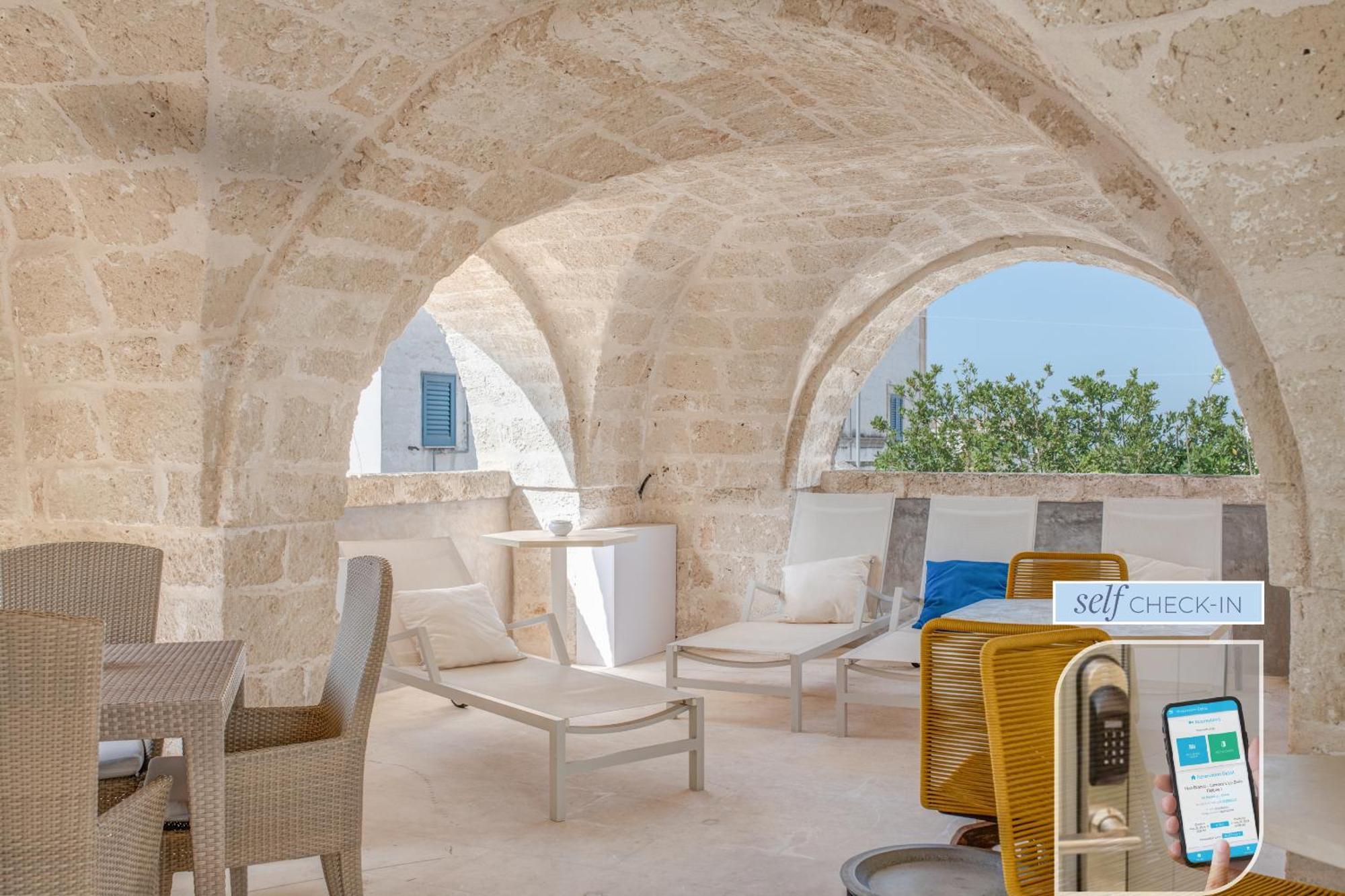 Vico Bianco Raro Smart Rooms Collection Ostuni Exterior foto