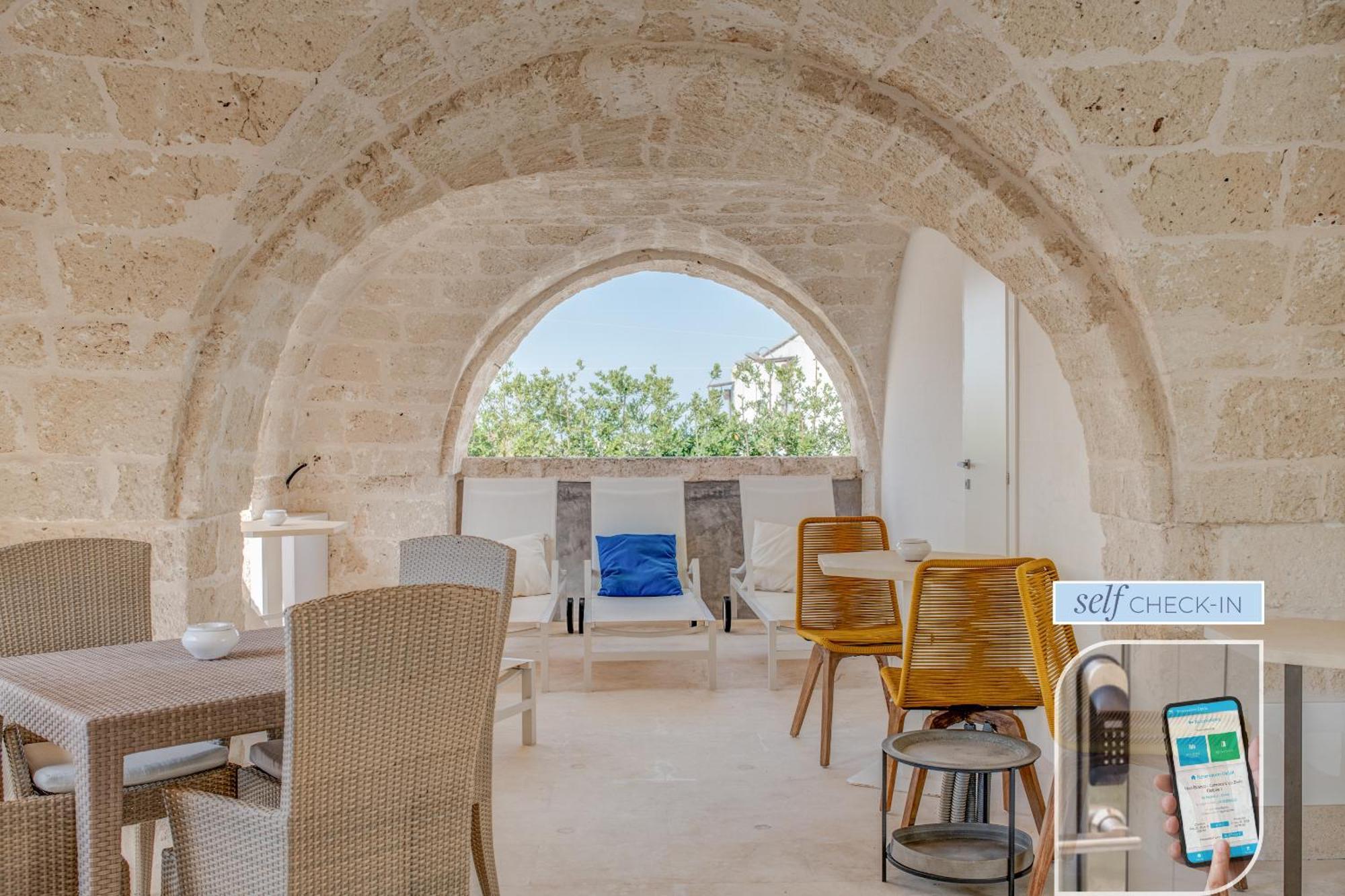 Vico Bianco Raro Smart Rooms Collection Ostuni Exterior foto